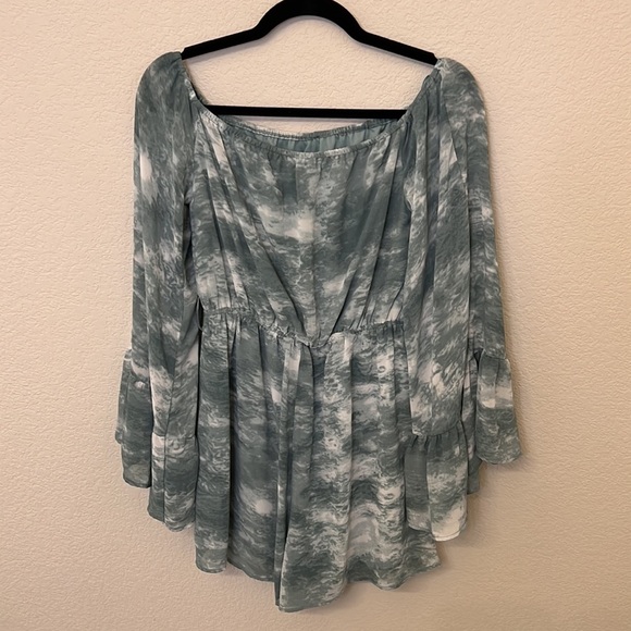 Nwt ✨ HYFVE 🦋 green and white romper - size medium DOES NOT COME WITH BELT - Picture 5 of 12